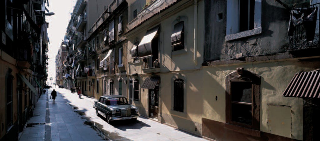 Photograph of Classic Mercedes-Benz car parked in a sunny street in Barcelona.